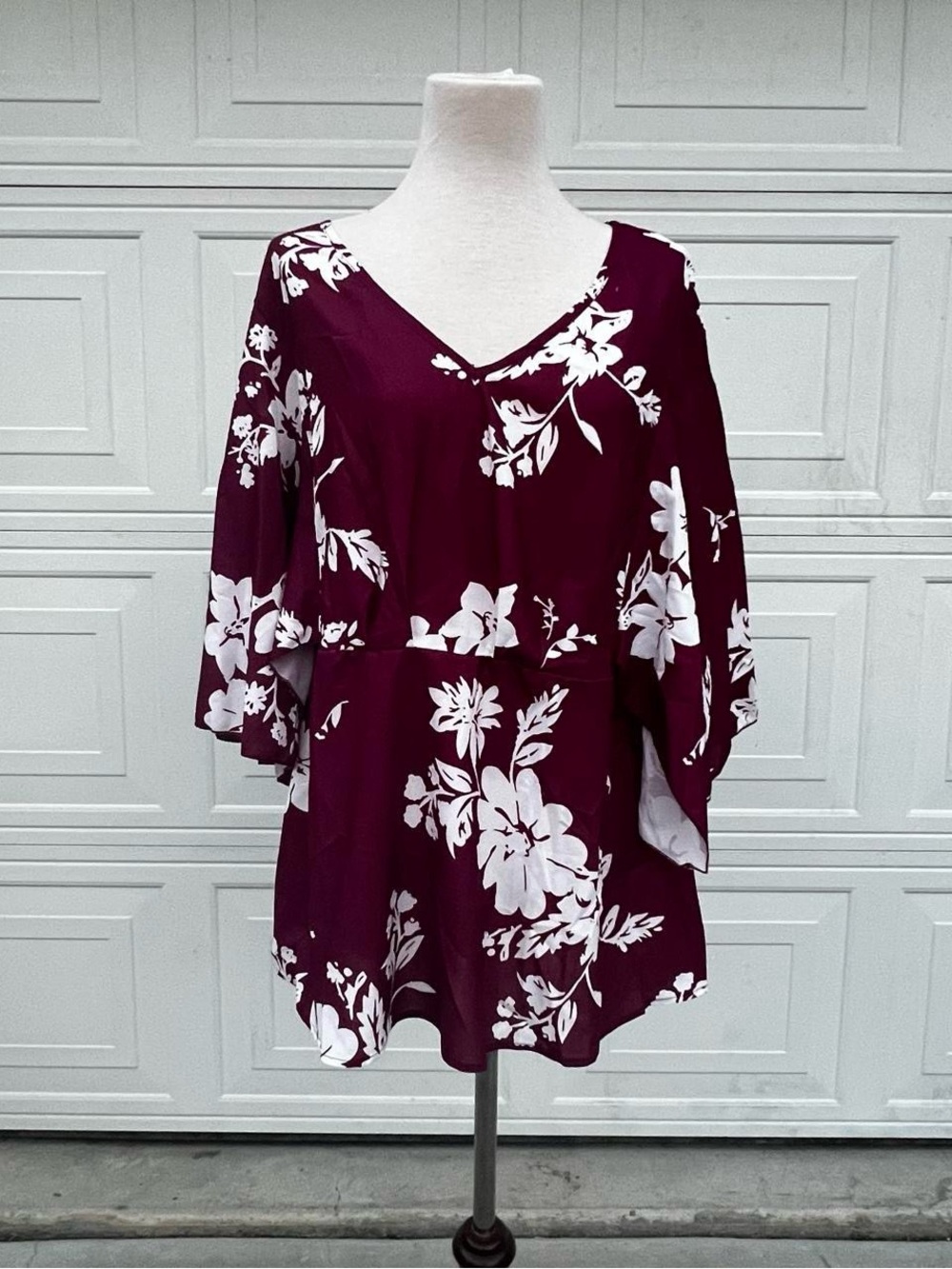 Women's V-Neck Floral Tunic Top - Burgundy & White